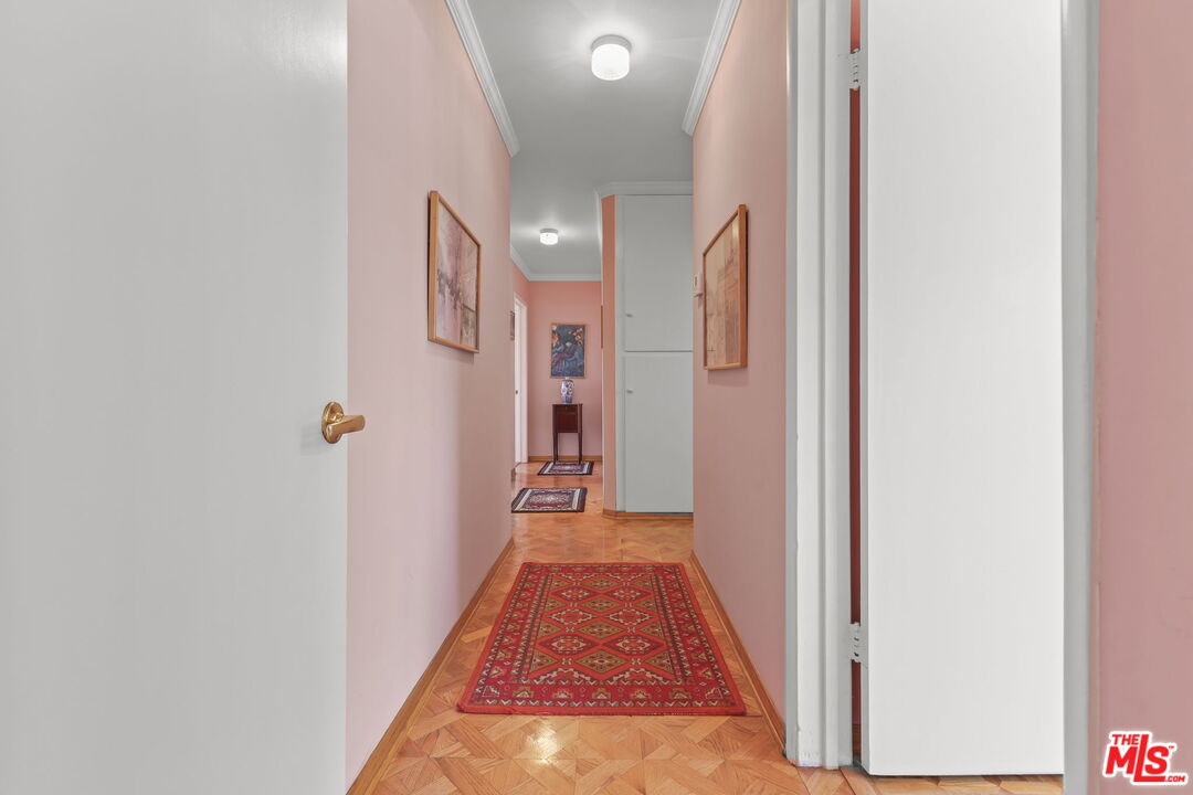 1114 23rd St Unit: 4