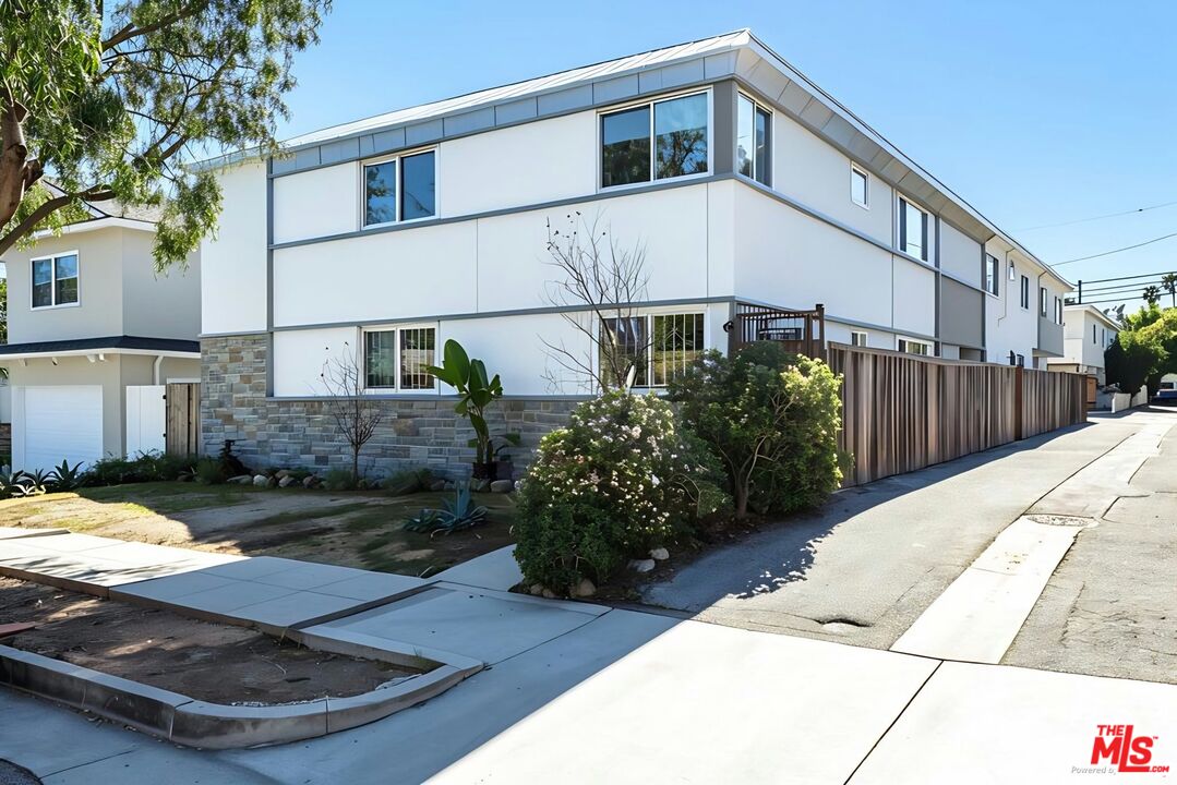 1114 23rd St Unit: 4
