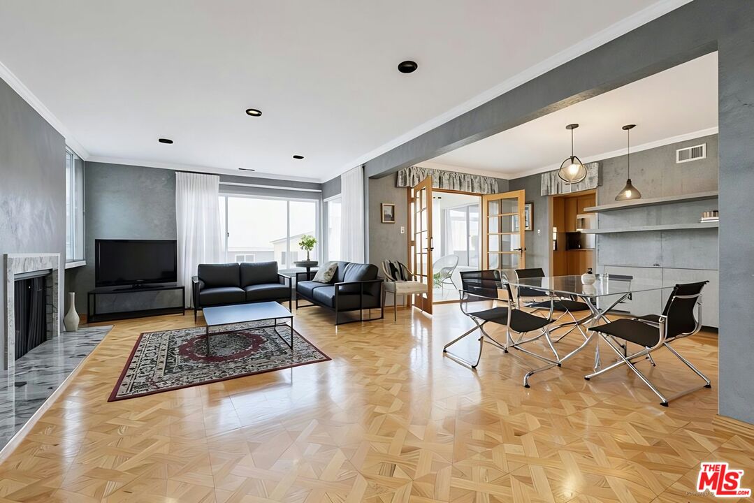 1114 23rd St Unit: 4