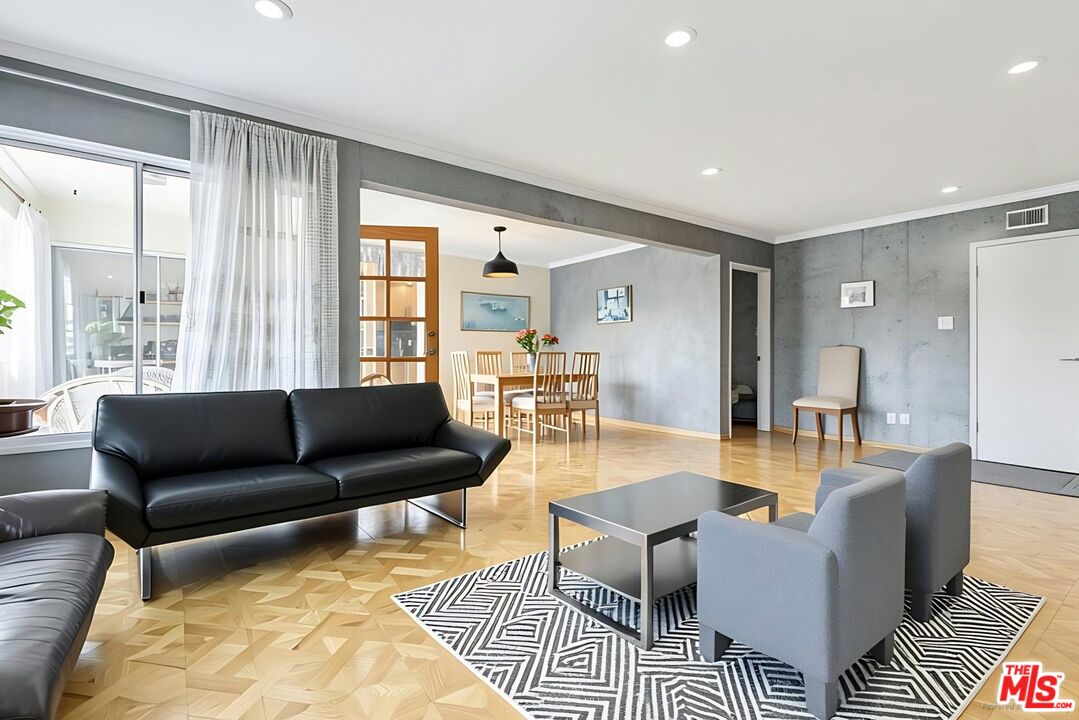 1114 23rd St Unit: 4