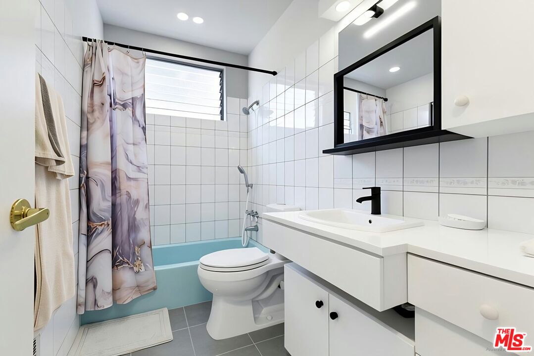 1114 23rd St Unit: 4