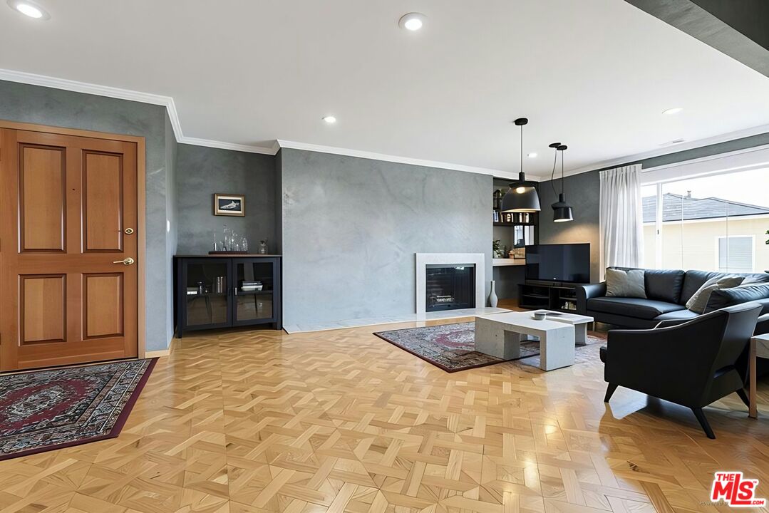 1114 23rd St Unit: 4