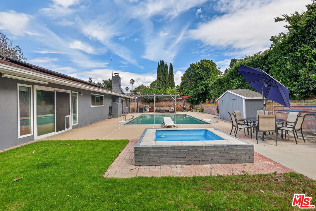 212 E Avenida De Los Arboles