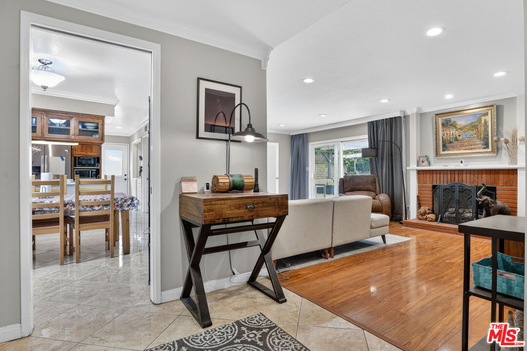 212 E Avenida De Los Arboles
