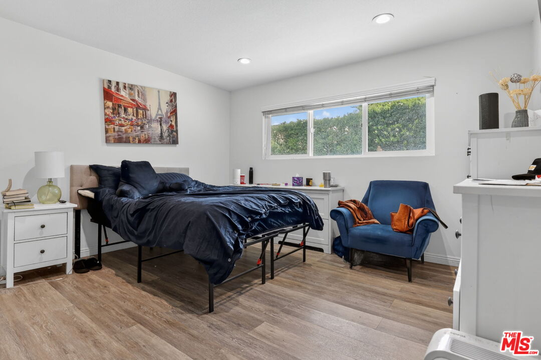 212 E Avenida De Los Arboles