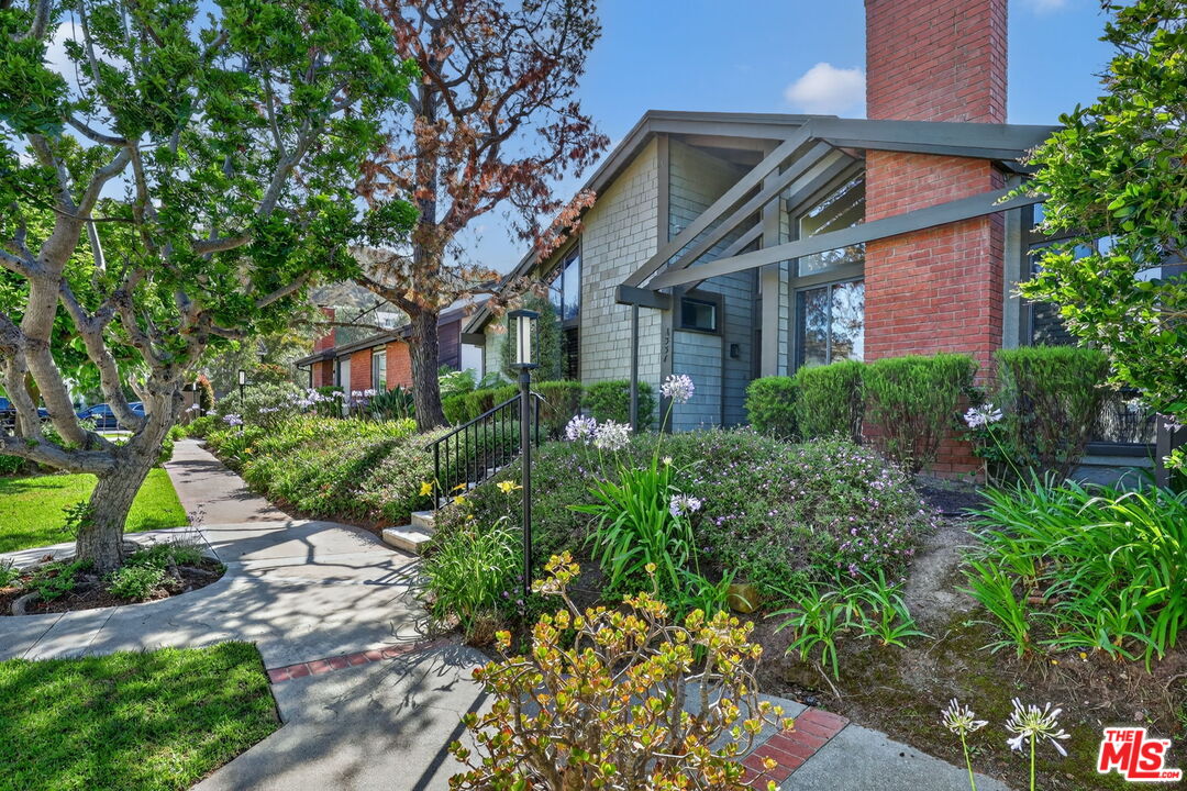 1331 Avenida De Cortez