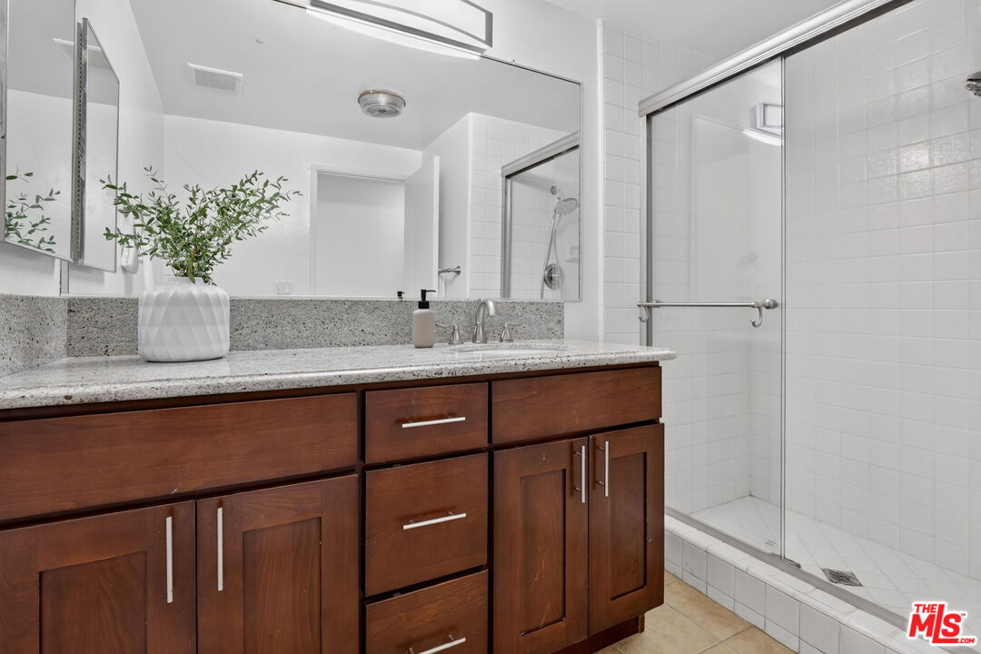 2677 Centinela Ave Unit: 401