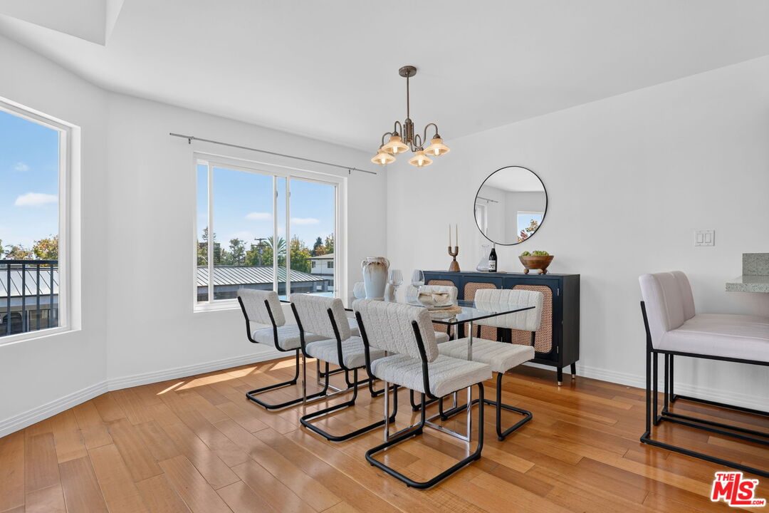 2677 Centinela Ave Unit: 401