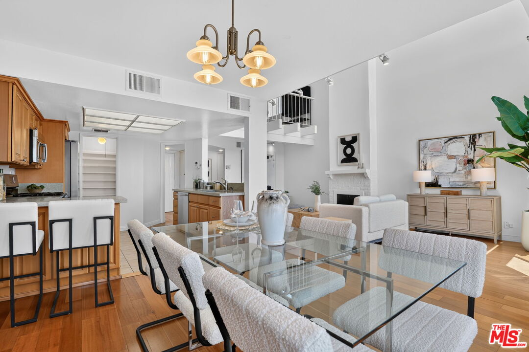 2677 Centinela Ave Unit: 401