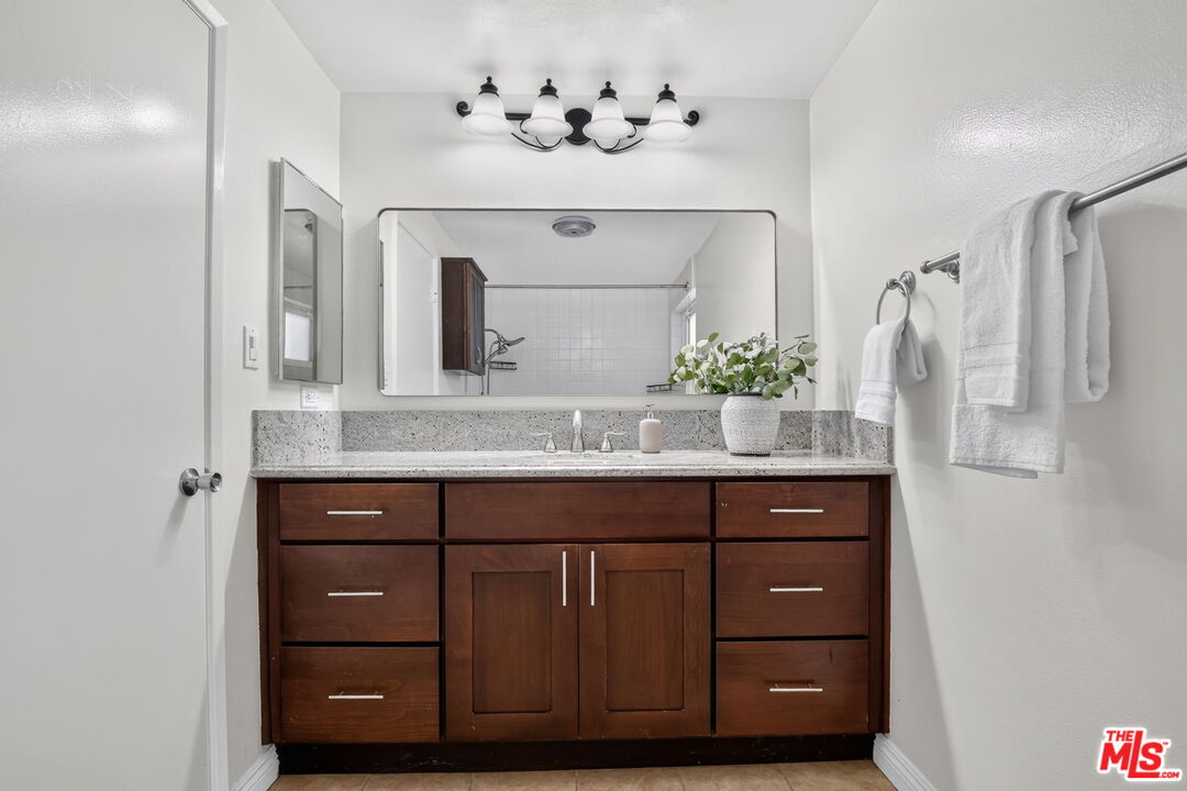 2677 Centinela Ave Unit: 401
