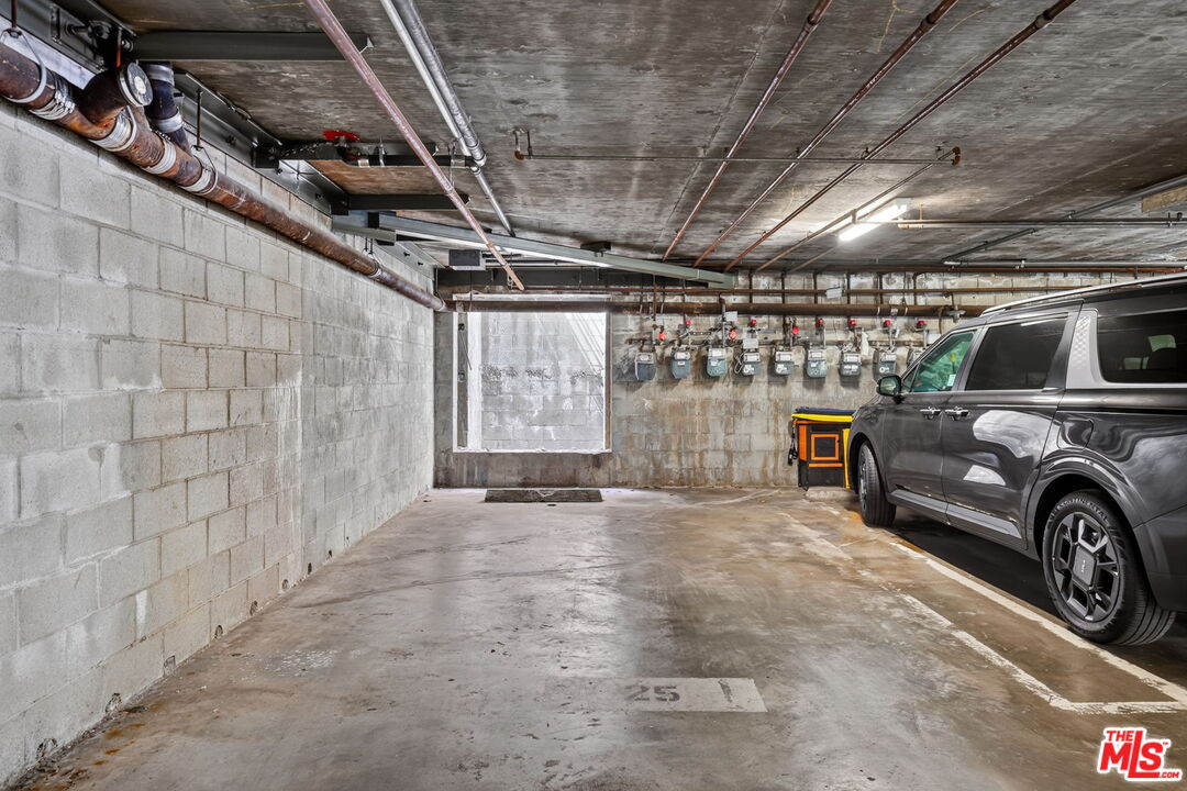2677 Centinela Ave Unit: 401