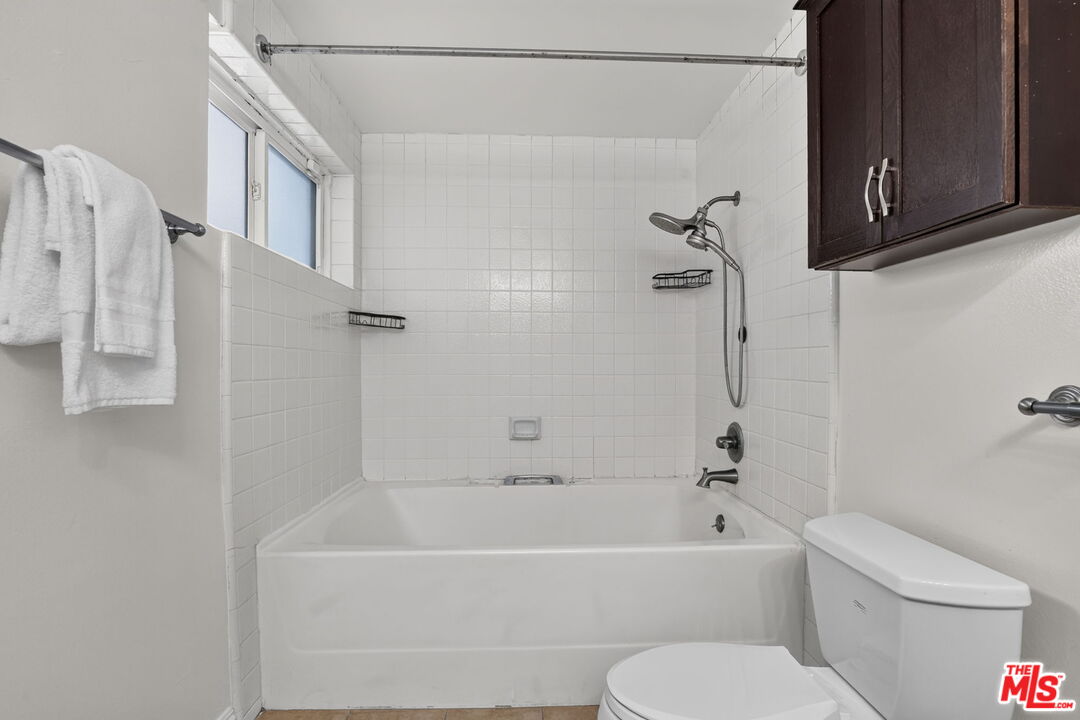 2677 Centinela Ave Unit: 401