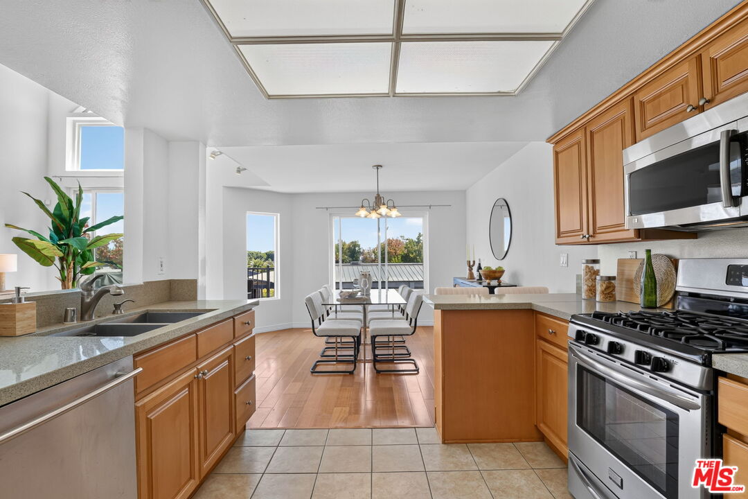 2677 Centinela Ave Unit: 401