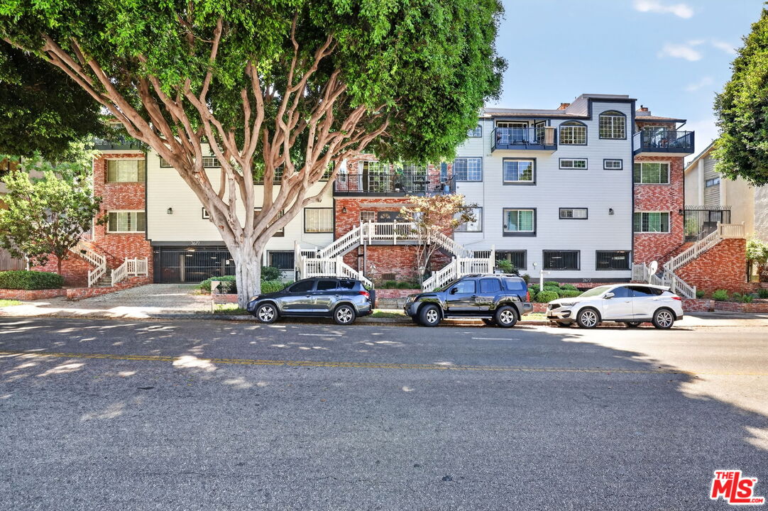 2677 Centinela Ave Unit: 401