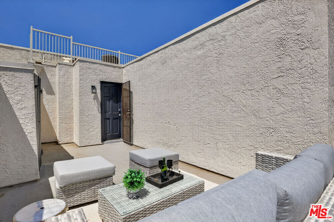 2677 Centinela Ave Unit: 401