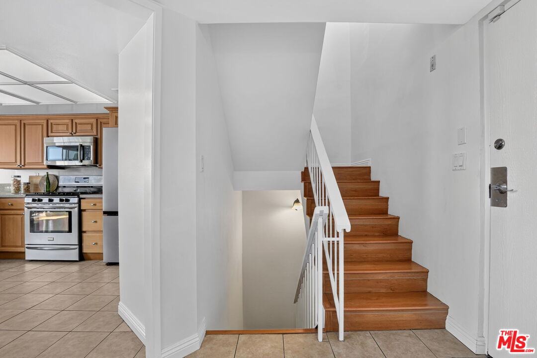 2677 Centinela Ave Unit: 401