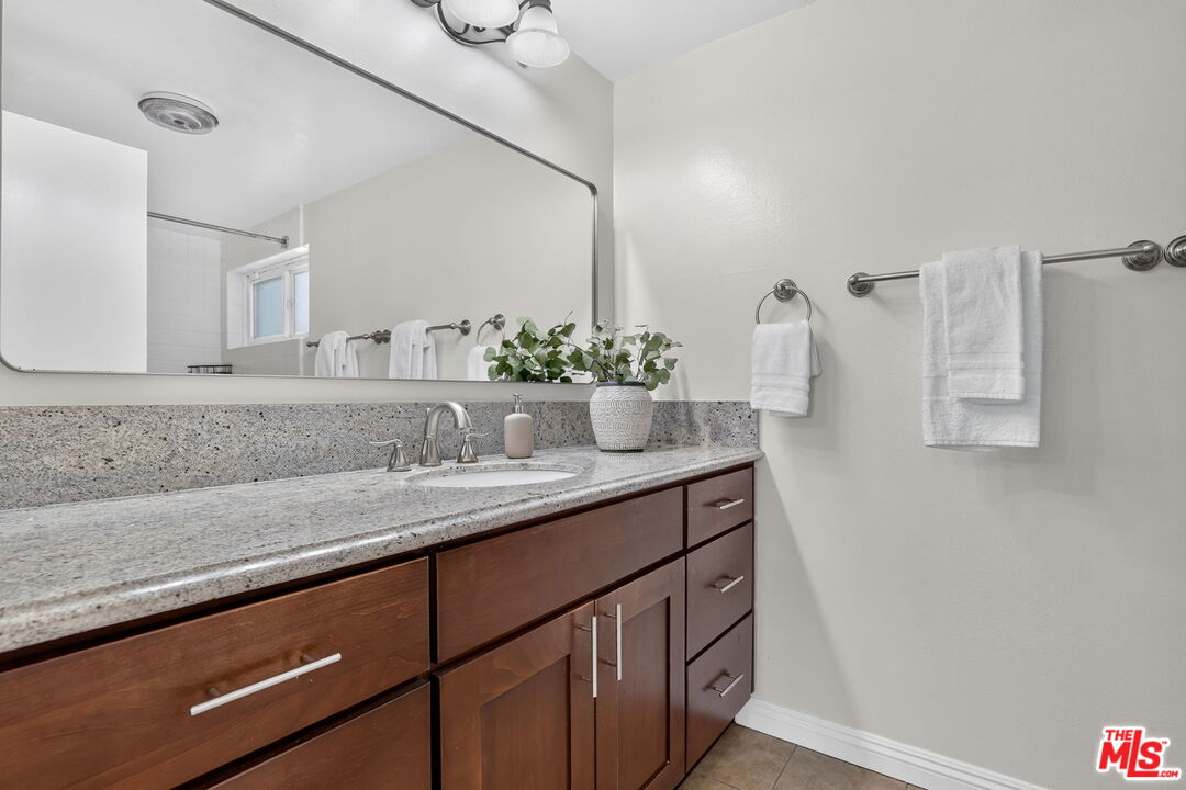 2677 Centinela Ave Unit: 401