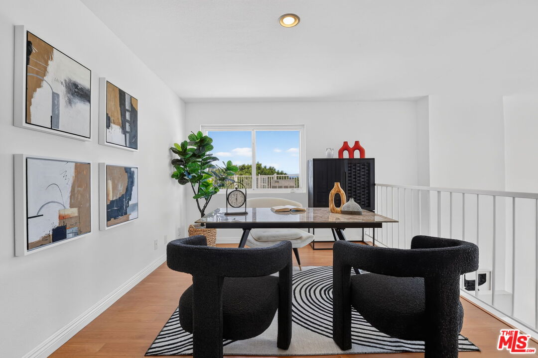 2677 Centinela Ave Unit: 401