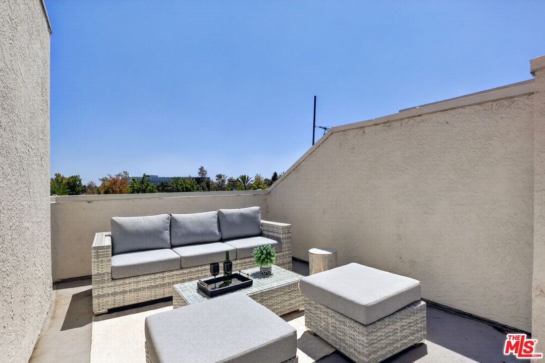 2677 Centinela Ave Unit: 401