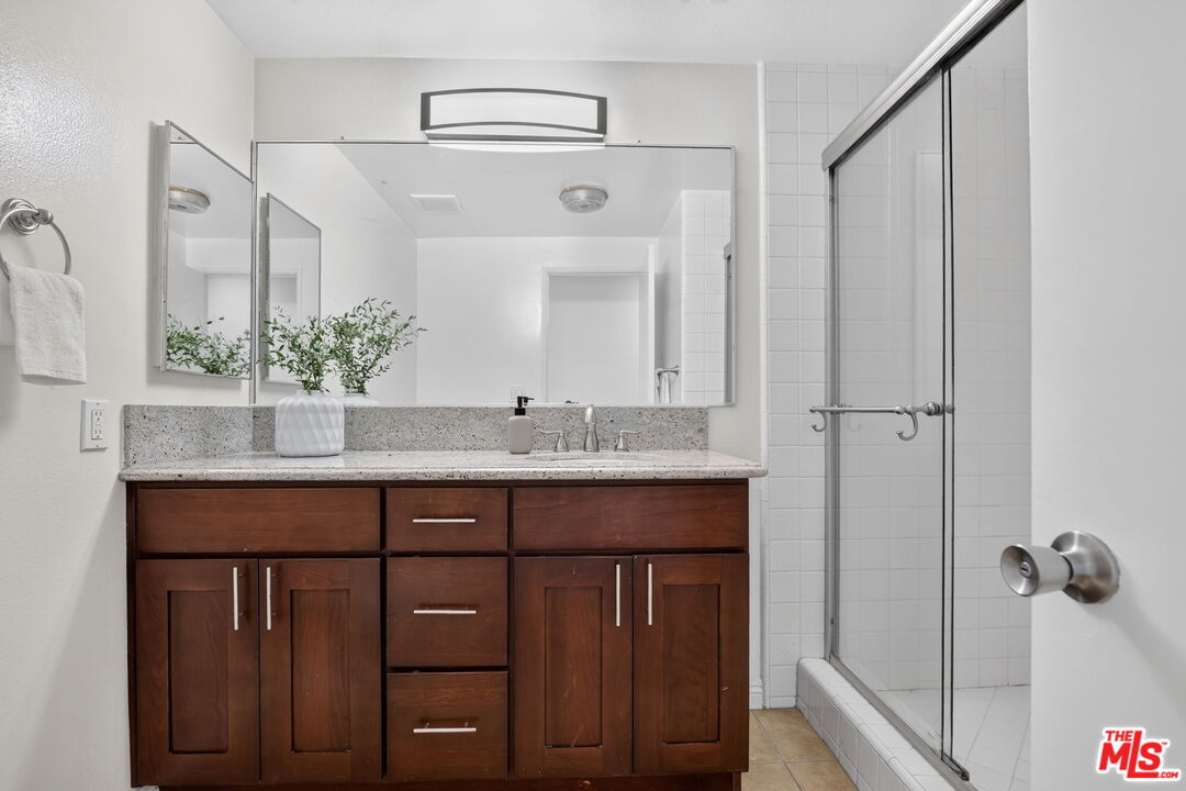 2677 Centinela Ave Unit: 401