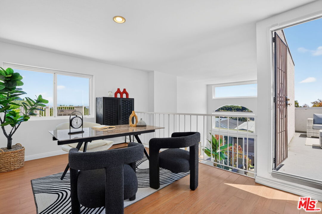 2677 Centinela Ave Unit: 401