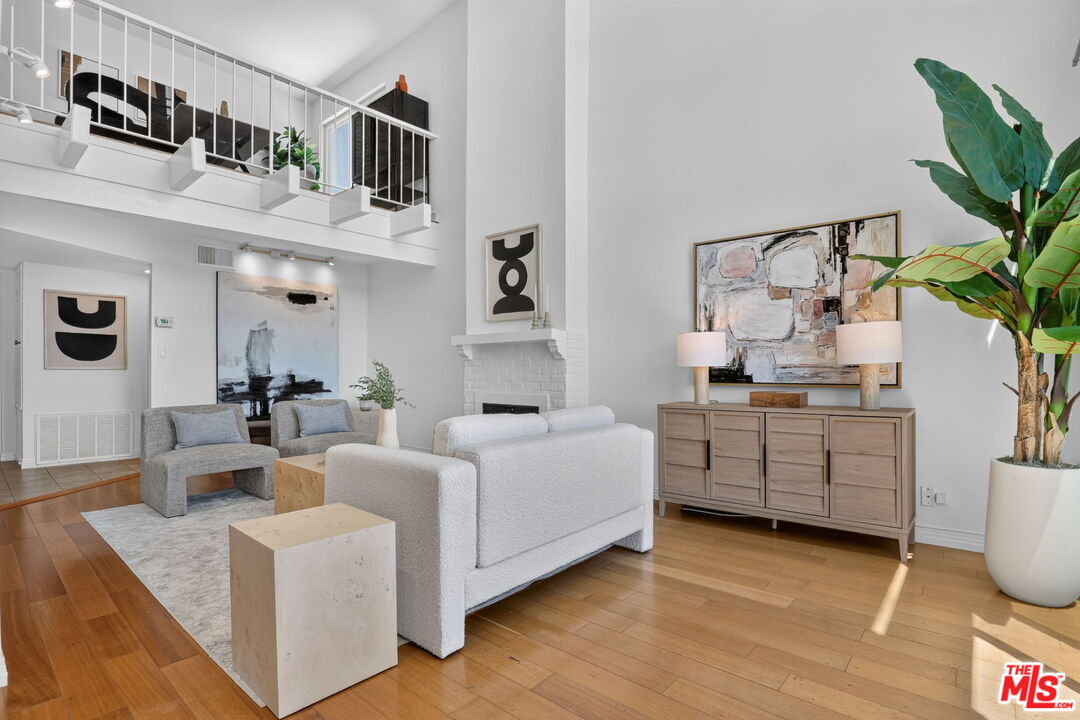 2677 Centinela Ave Unit: 401