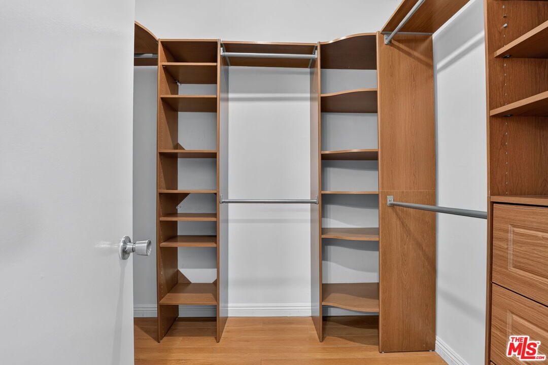 2677 Centinela Ave Unit: 401