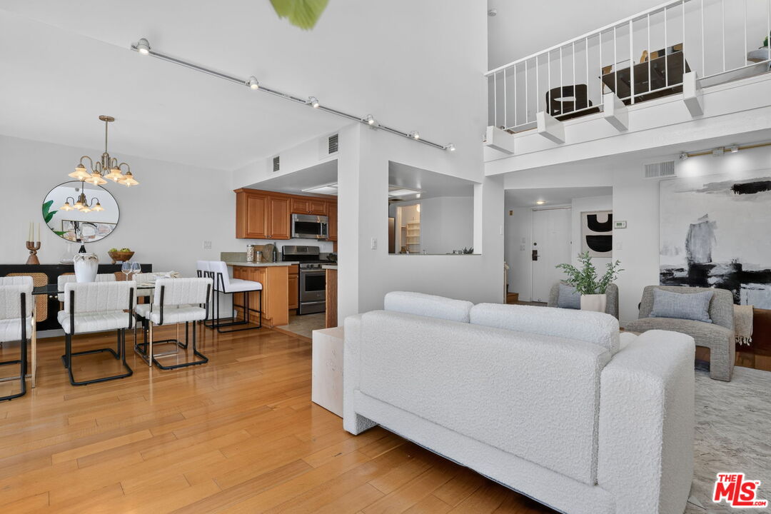 2677 Centinela Ave Unit: 401
