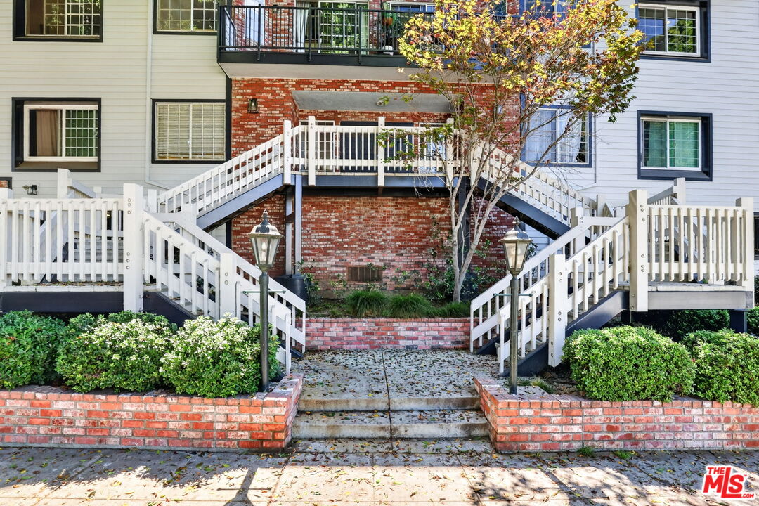 2677 Centinela Ave Unit: 401