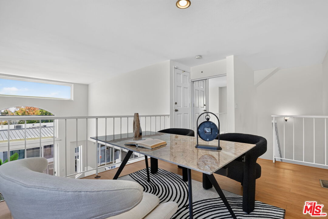 2677 Centinela Ave Unit: 401