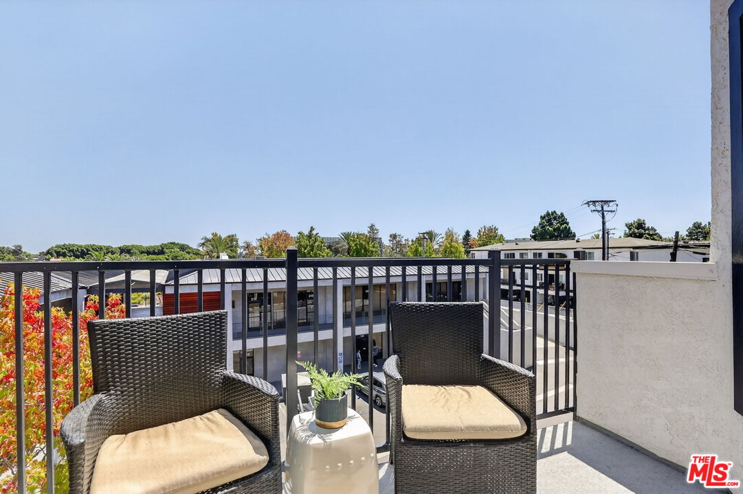 2677 Centinela Ave Unit: 401