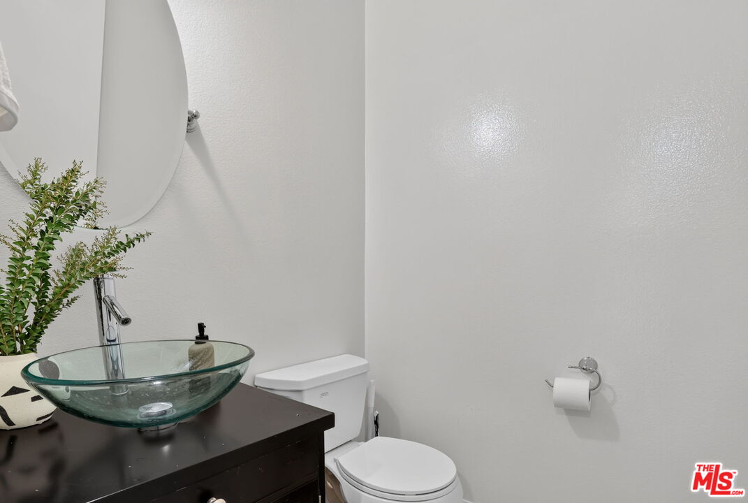2677 Centinela Ave Unit: 401