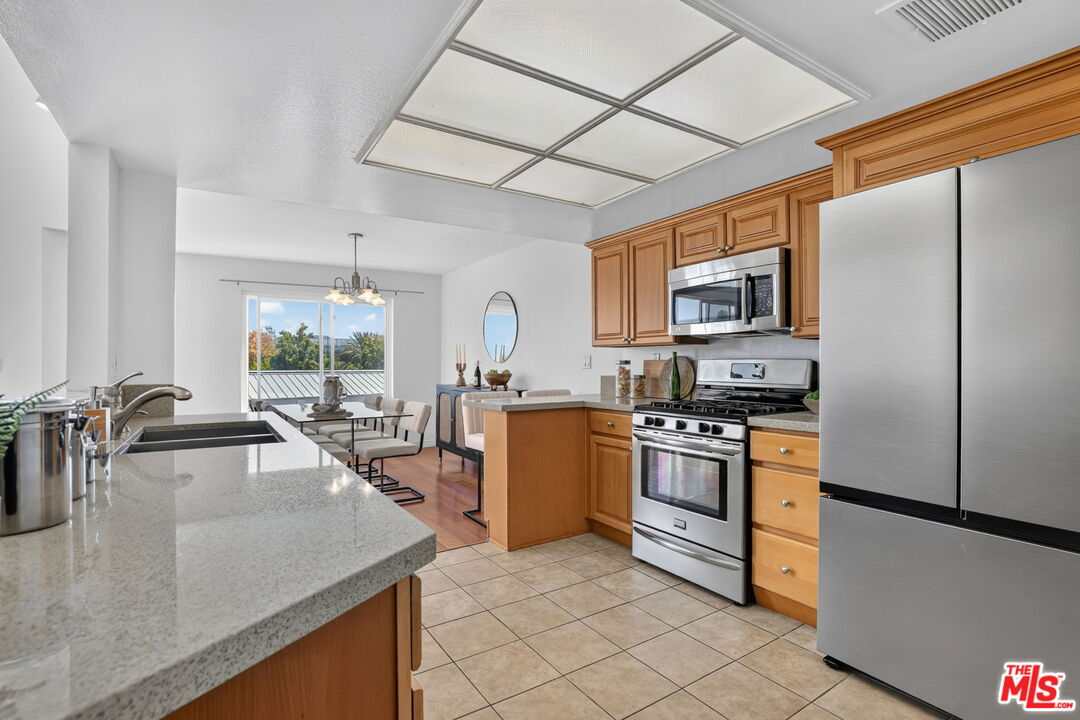 2677 Centinela Ave Unit: 401