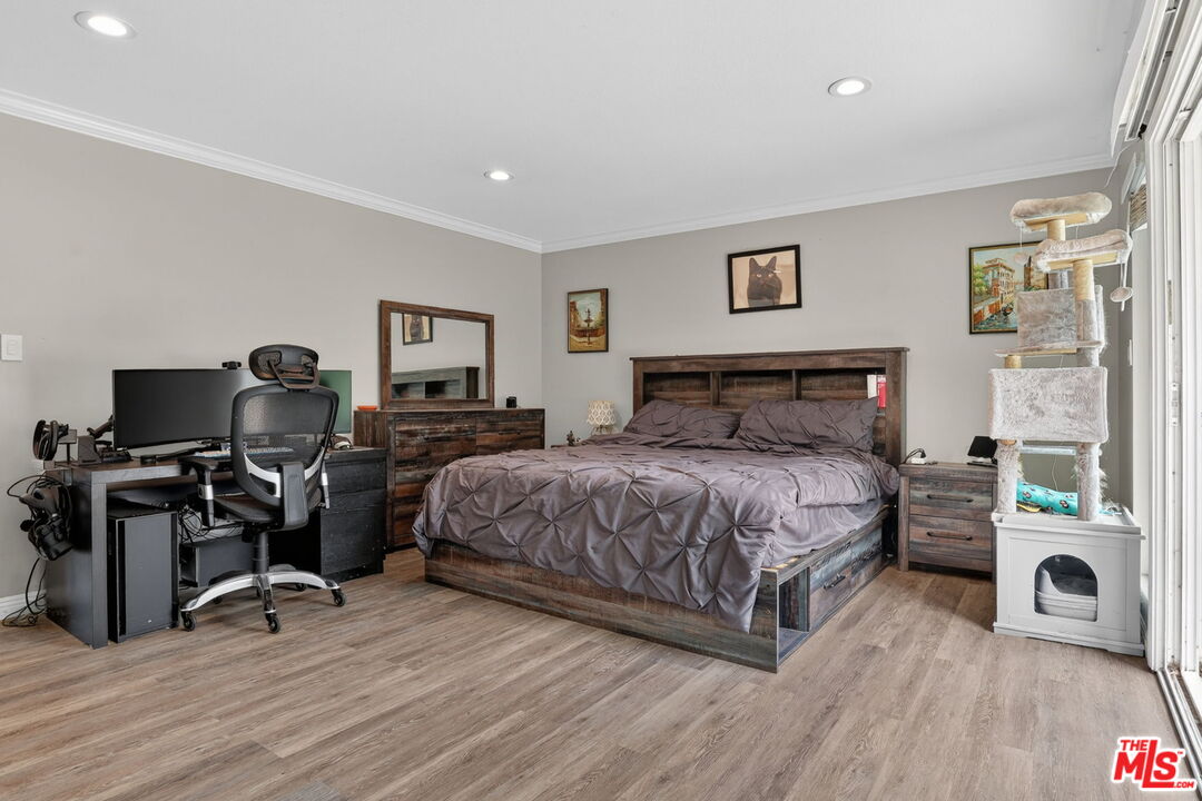 212 E Avenida De Los Arboles