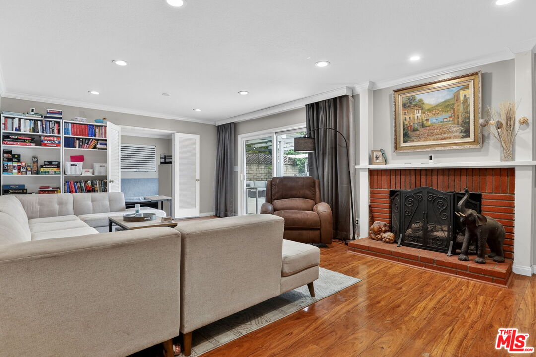 212 E Avenida De Los Arboles