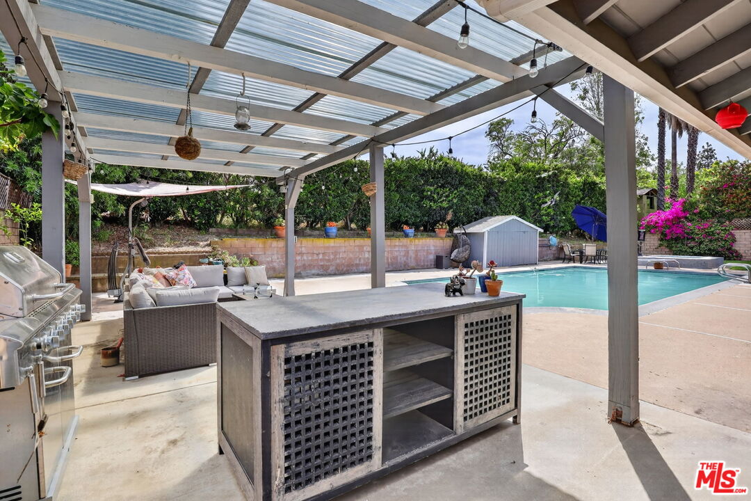 212 E Avenida De Los Arboles