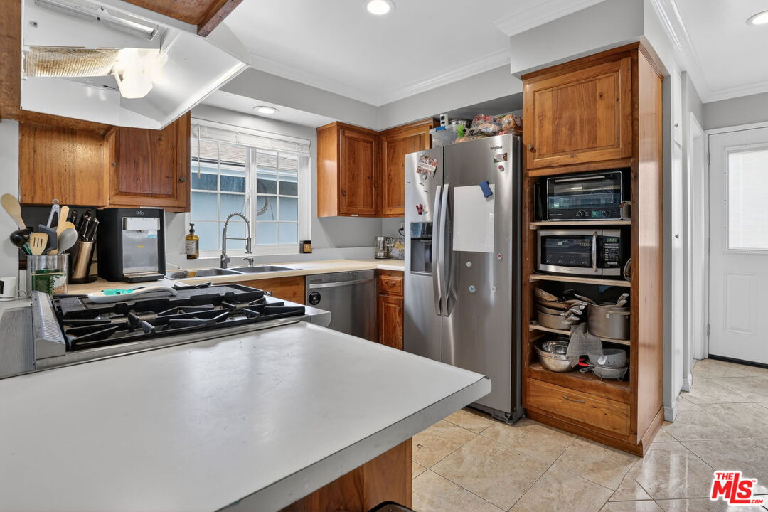 212 E Avenida De Los Arboles