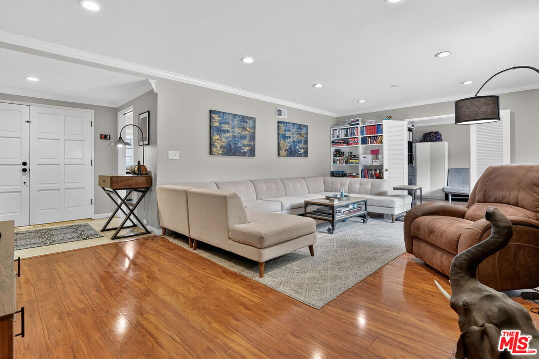 212 E Avenida De Los Arboles