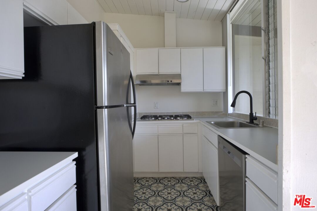 11133 ROSE AVE Unit: 28