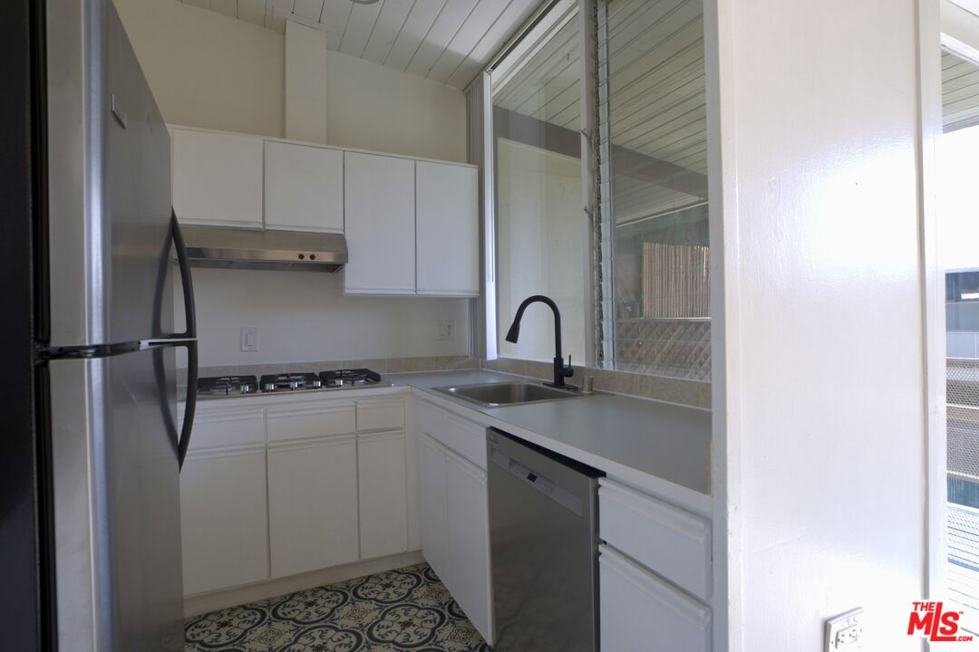 11133 ROSE AVE Unit: 28