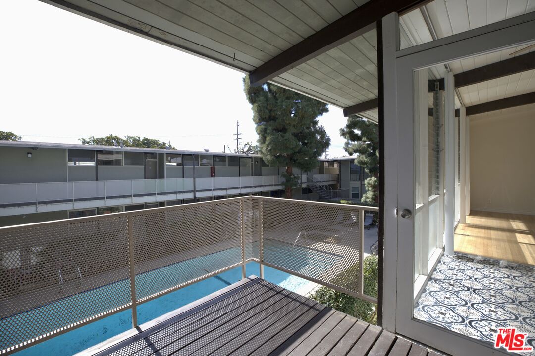 11133 ROSE AVE Unit: 28