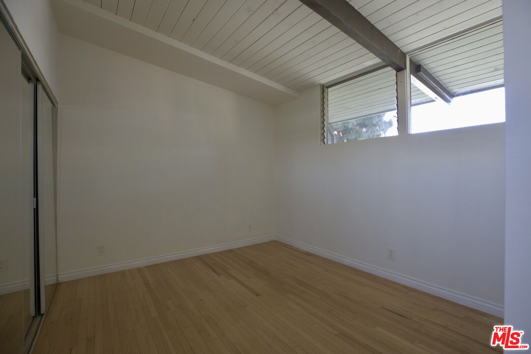 11133 ROSE AVE Unit: 28