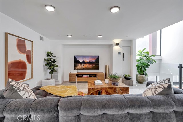 1329 California AVE Unit: 101