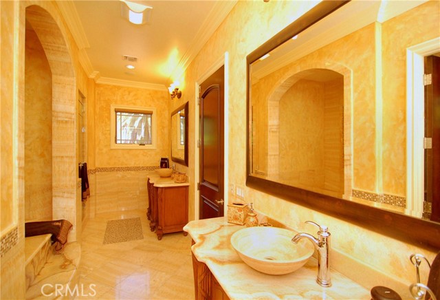 4141 Hayvenhurst AVE