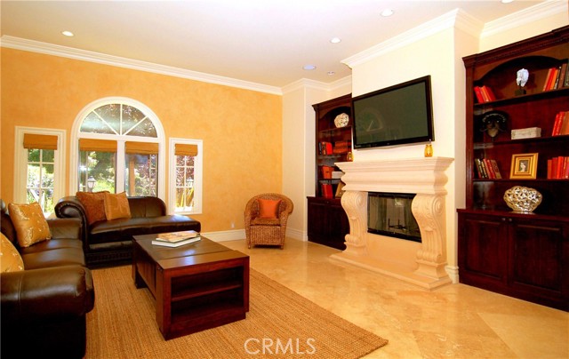 4141 Hayvenhurst AVE