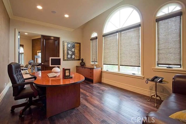 4141 Hayvenhurst AVE