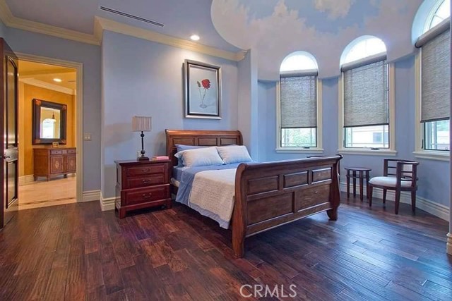 4141 Hayvenhurst AVE