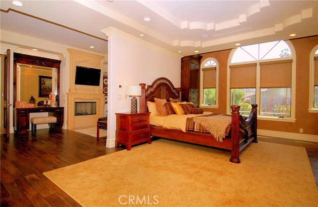 4141 Hayvenhurst AVE