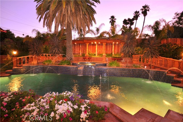 4141 Hayvenhurst AVE