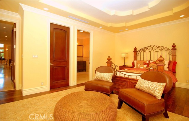 4141 Hayvenhurst AVE